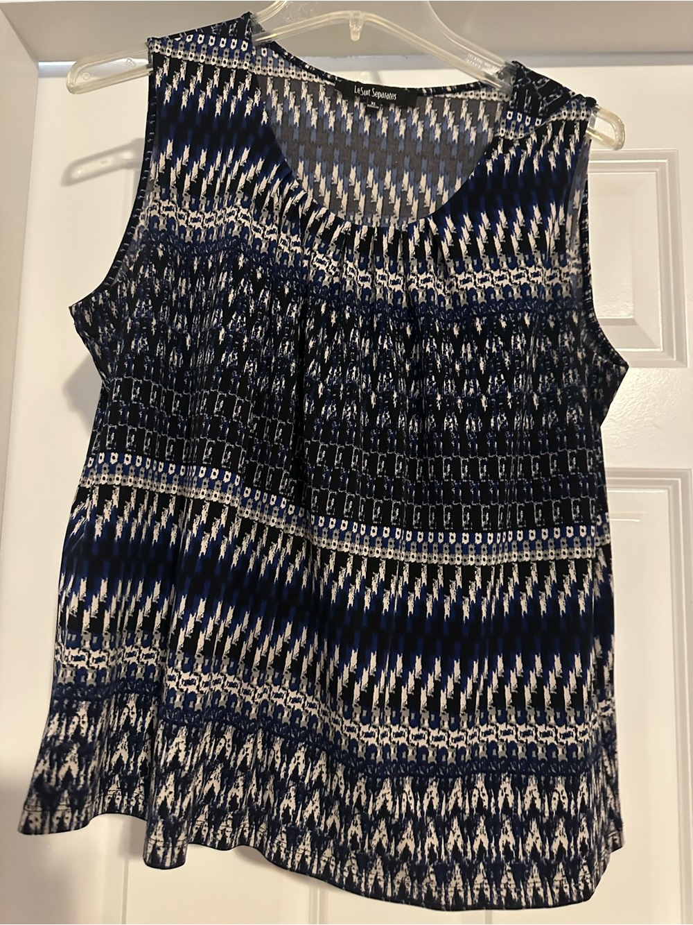 Le Suit Navy and White Sleeveless Patterned Camisole